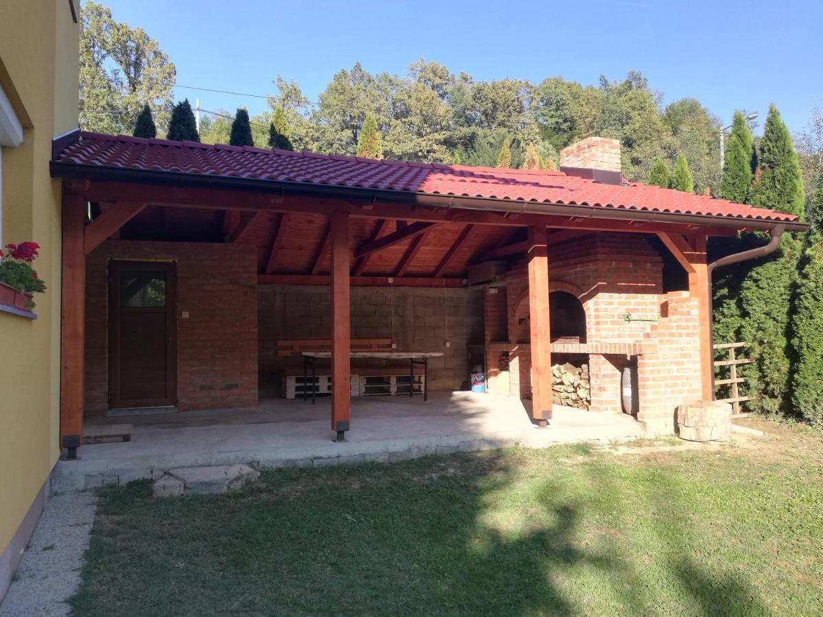 Holiday Homer Kuca Na Obali Vrbasa Banja Luka Exteriér fotografie