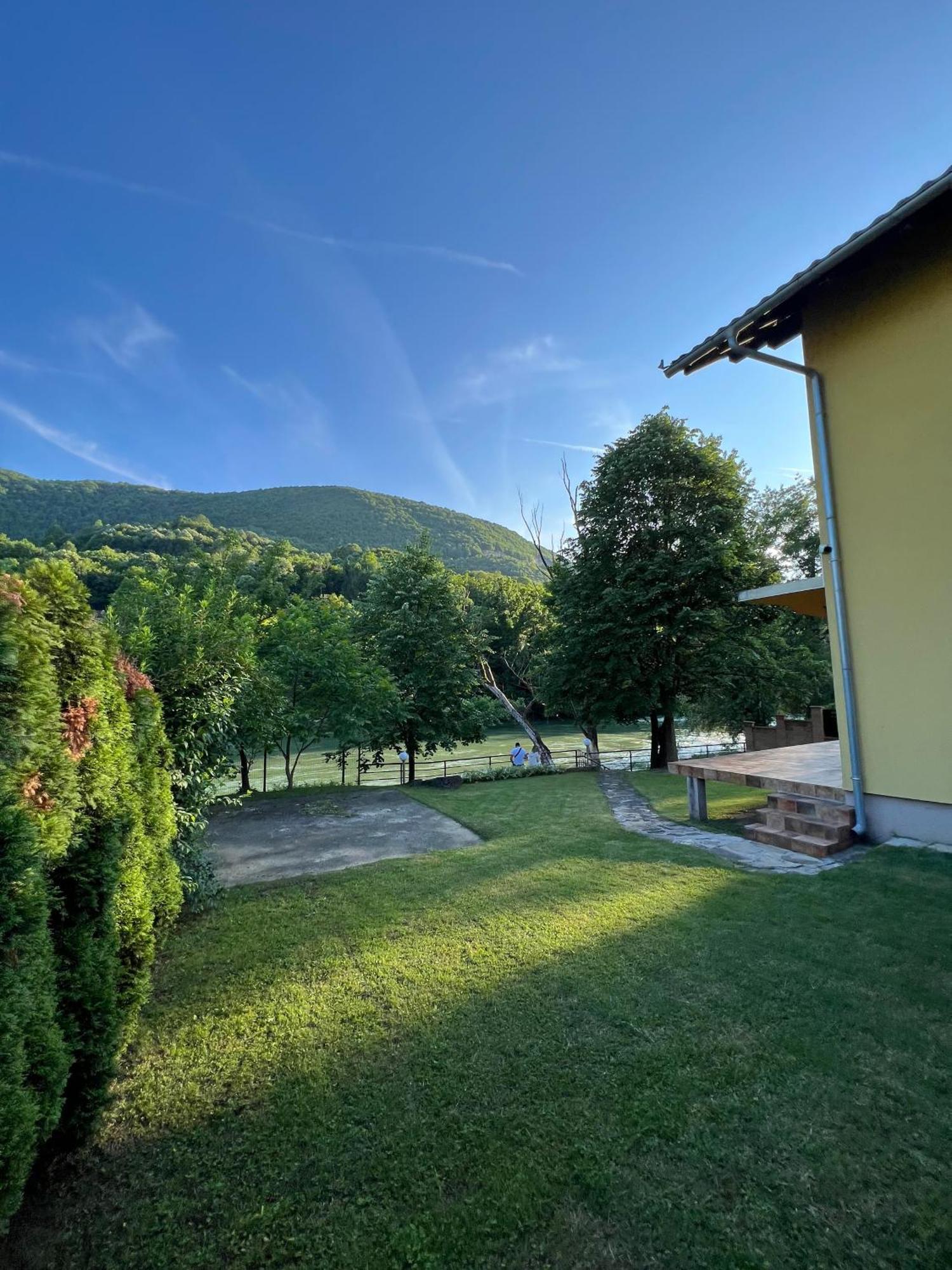 Holiday Homer Kuca Na Obali Vrbasa Banja Luka Exteriér fotografie
