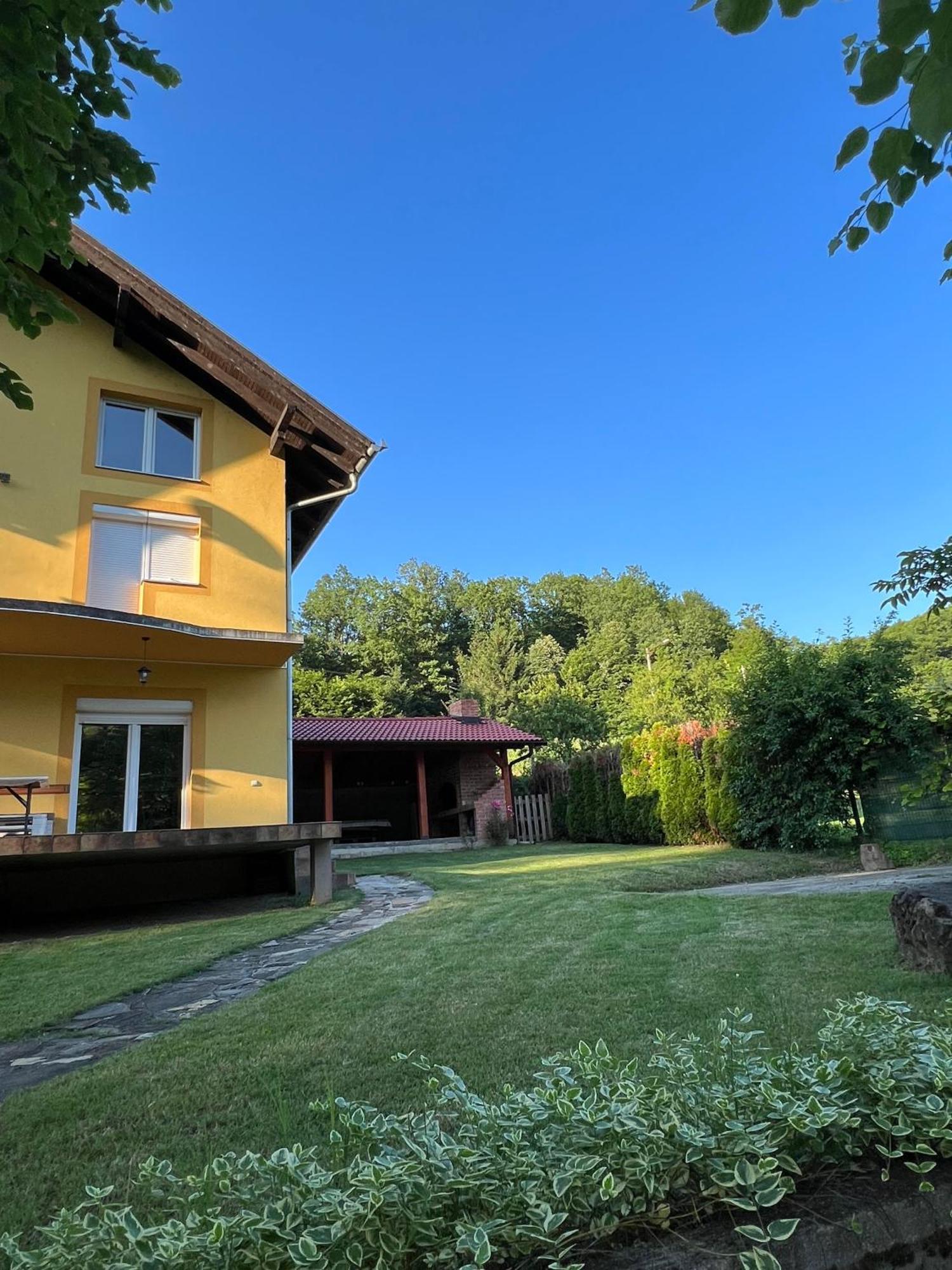 Holiday Homer Kuca Na Obali Vrbasa Banja Luka Exteriér fotografie