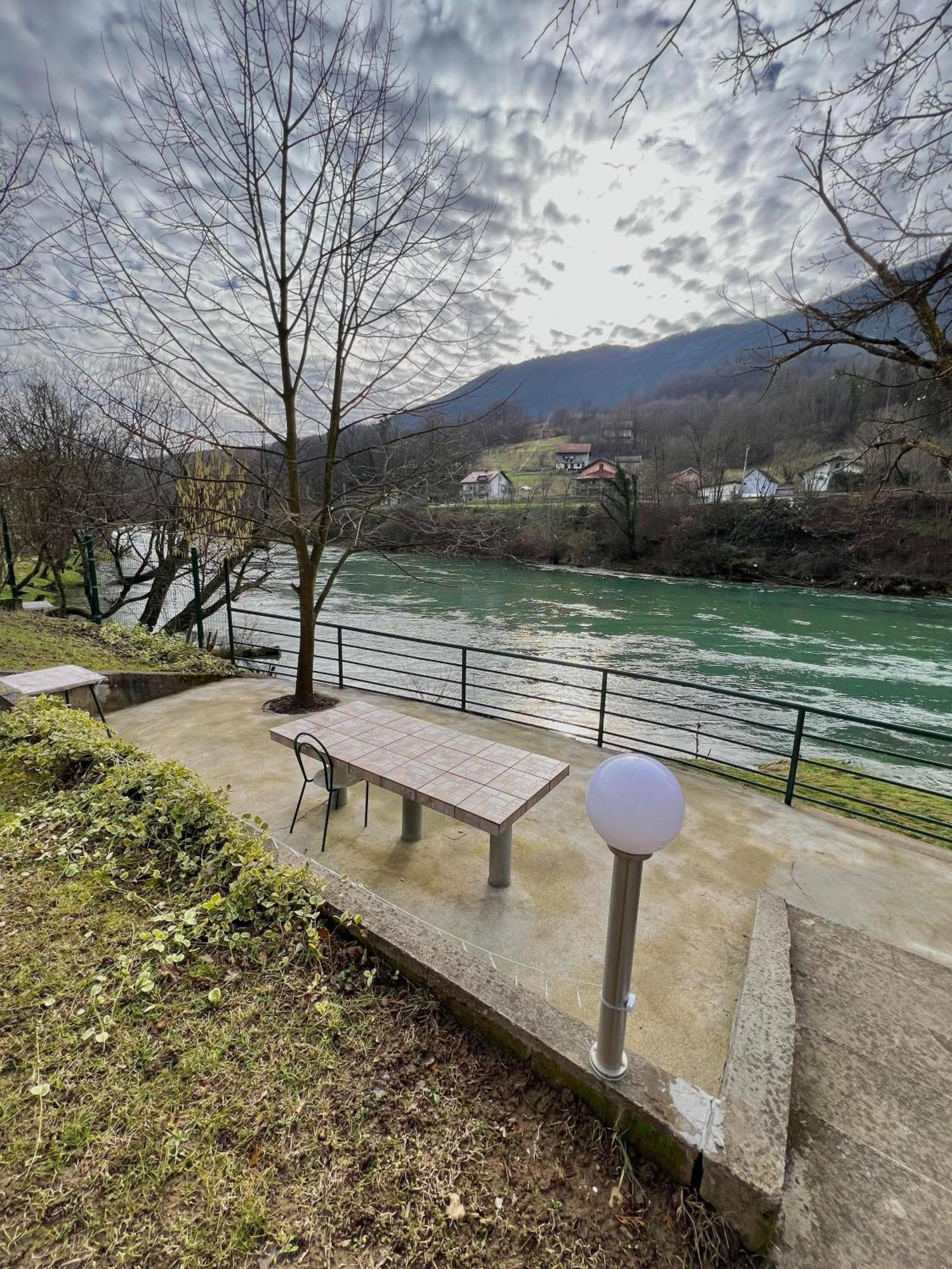 Holiday Homer Kuca Na Obali Vrbasa Banja Luka Exteriér fotografie